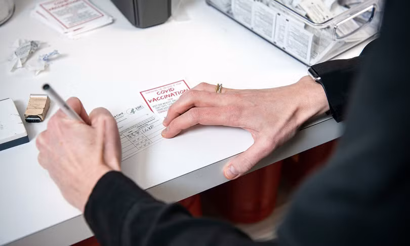“Hộ chiếu vaccine” giả tràn lan trên mạng ở Mỹ