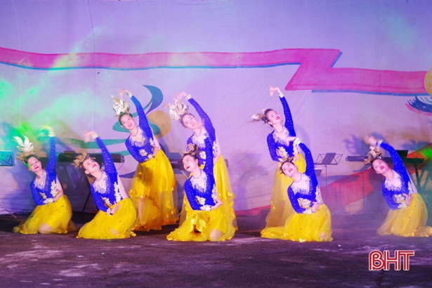 Đoàn Văn công Quân khu 4 biểu diễn phục vụ cán bộ, chiến sỹ Trung đoàn 841