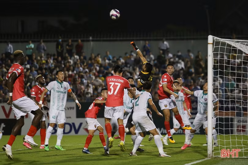 Đối đầu Topenland Bình Định: Hồng Lĩnh Hà Tĩnh cay đắng chia điểm trên sân nhà