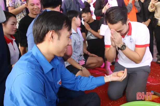 Lưu học sinh Lào tại Hà Tĩnh vui tết cổ truyền Bunpimay