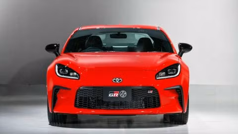 Toyota GR 86 2022 ra mắt, động cơ lớn hơn - mạnh mẽ hơn