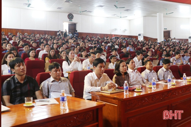 Nâng cao kỹ năng đối thoại với báo chí cho hơn 700 cán bộ ngành GD&ĐT Hà Tĩnh