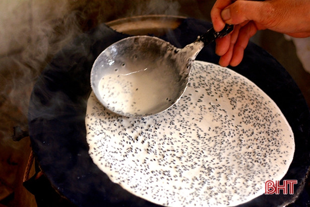 Chiếc bánh đa vừng Hà Tĩnh