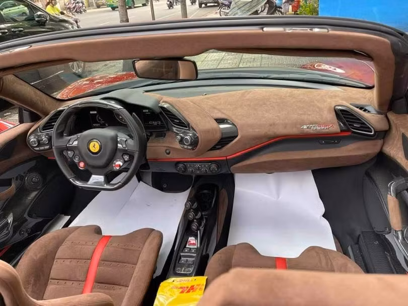 Ferrari 488 Pista Spider thứ hai bất ngờ xuất hiện tại Việt Nam