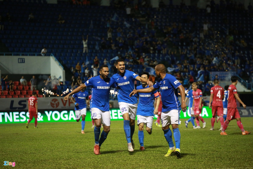 Vì sao CLB Quảng Ninh đứng đầu V.League dù nợ lương cầu thủ?