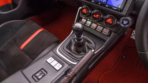 Toyota GR 86 2022 ra mắt, động cơ lớn hơn - mạnh mẽ hơn