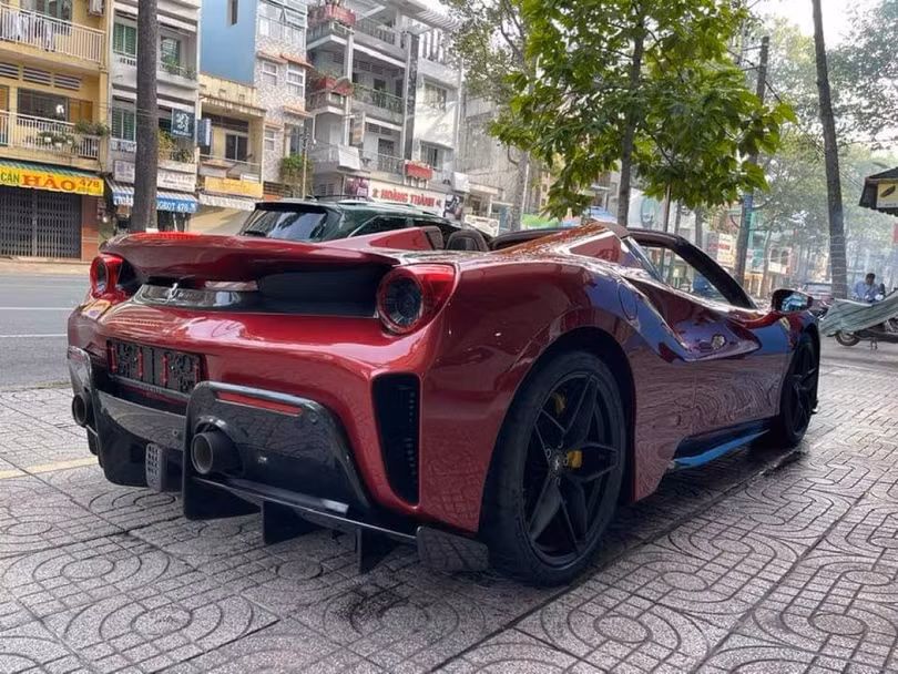 Ferrari 488 Pista Spider thứ hai bất ngờ xuất hiện tại Việt Nam
