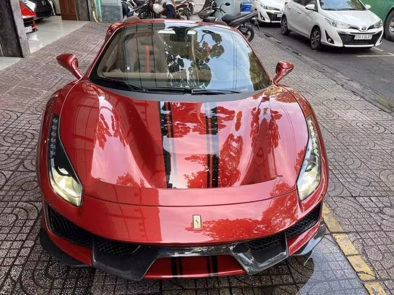 Ferrari 488 Pista Spider thứ hai bất ngờ xuất hiện tại Việt Nam