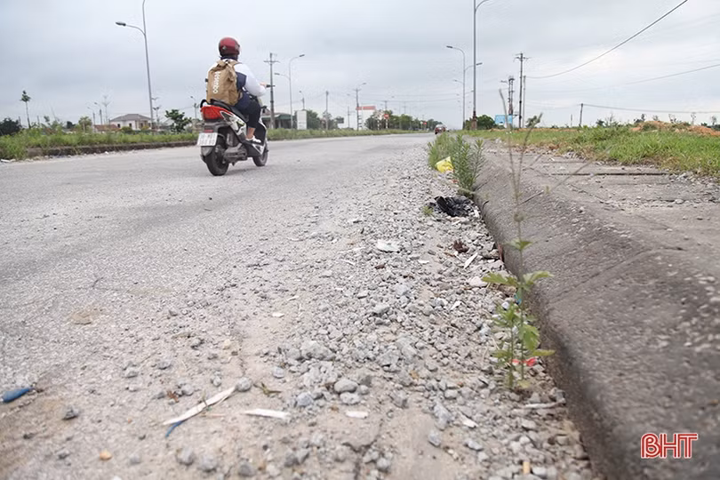 Gặp lại những hình ảnh không đẹp trên tuyến đường 173 tỷ đồng ở TP Hà Tĩnh