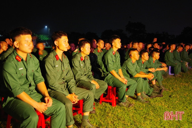 Đoàn Văn công Quân khu 4 biểu diễn phục vụ cán bộ, chiến sỹ Trung đoàn 841