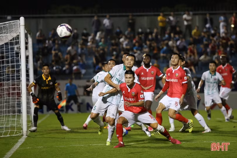 Đối đầu Topenland Bình Định: Hồng Lĩnh Hà Tĩnh cay đắng chia điểm trên sân nhà