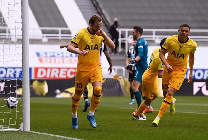 Quỷ đỏ ngược dòng ngoạn mục, Tottenham mất điểm đáng tiếc