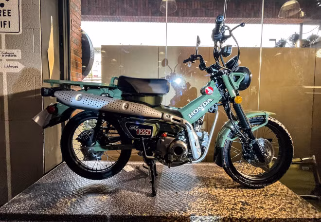 Honda CT125 màu Safari Green nhìn độc đáo
