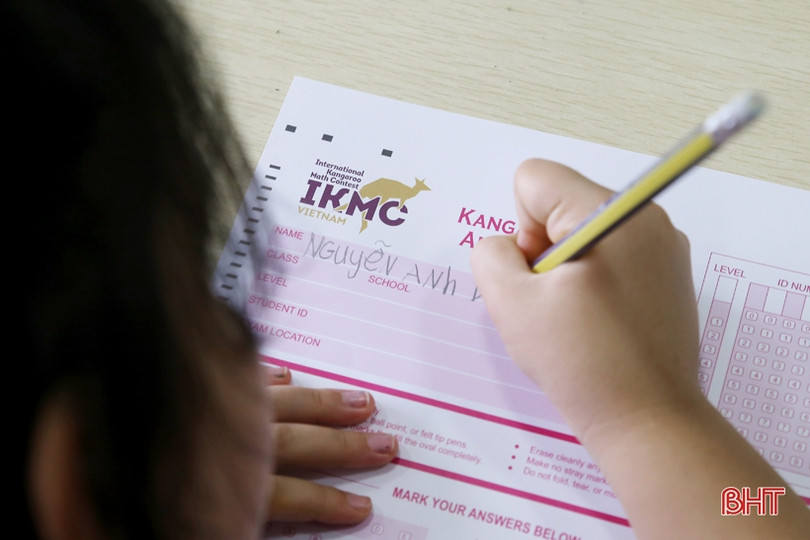 430 học sinh Hà Tĩnh tham gia thi toán quốc tế Kangaroo tại Trường Albert Einstein