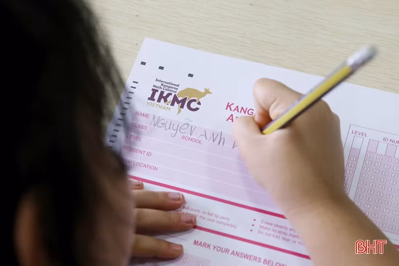 430 học sinh Hà Tĩnh tham gia thi toán quốc tế Kangaroo tại Trường Albert Einstein