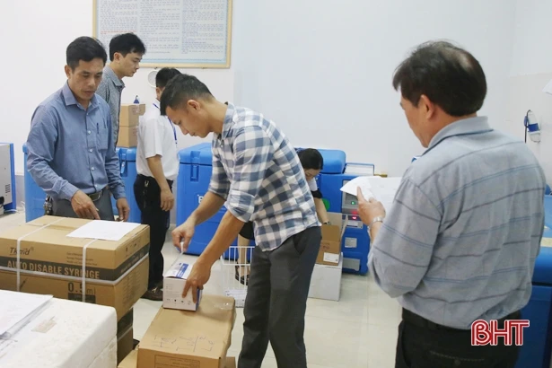 7.300 liều vắc-xin phòng Covid-19 về đến Hà Tĩnh