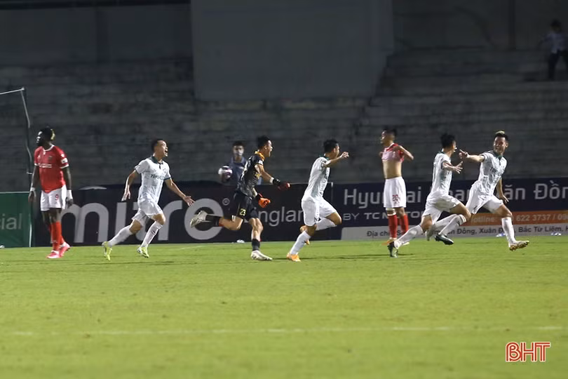 Đối đầu Topenland Bình Định: Hồng Lĩnh Hà Tĩnh cay đắng chia điểm trên sân nhà