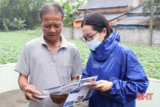 Tuổi trẻ Hà Tĩnh ra quân giúp dân phòng, chống dịch bệnh viêm da nổi cục