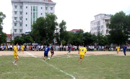 Thành phố Hà Tĩnh tổ chức giải bóng đá các CLB thanh niên tranh cúp Newforcus năm 2012 ảnh 6