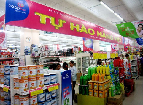 Sau 3 năm hoạt động tại Hà Tĩnh, Co.opmart BMC Hà Tĩnh đã xây dựng, thực hiện và phát triển chiến lược “nội địa hóa” nhằm hỗ trợ mạnh mẽ các doanh nghiệp Việt trong việc quảng bá và phân phối sản phẩm tới tay người tiêu dùng trong nước” Sau 3 năm hoạt động tại Hà Tĩnh, Co.opmart BMC Hà Tĩnh đã xây dựng, thực hiện và phát triển chiến lược “nội địa hóa” nhằm hỗ trợ mạnh mẽ các doanh nghiệp Việt trong việc quảng bá và phân phối sản phẩm tới tay người tiêu dùng trong nước”