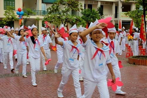 Học sinh trường THCS Lê Văn Thiêm háo hức chào đón năm mới