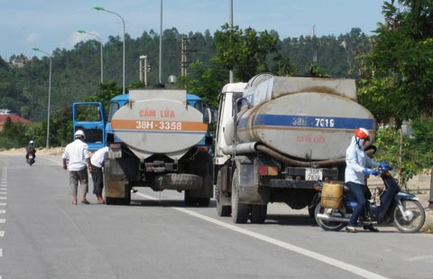 Nhiều trường hợp xăng dầu tạm nhập được chuyển tiêu thụ trong nước. Ảnh minh họa: PLVN