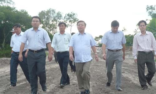 Chủ tịch UBND tỉnh Võ Kim Cự kiểm tra vướng mắc điểm GPMB xã Thạch Văn, huyện Thạch Hà