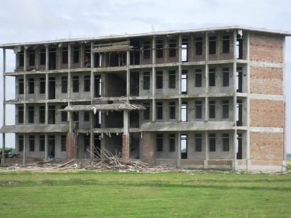 Công trình Trường THPT Mai Kính (Thạch Hà) bị đề nghị đình chỉ dự án (nhà học 4 tầng 16 phòng) nhằm hạn chế lãng phí