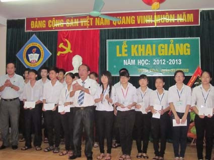 Trao học bổng Lê Khả Kế cho 16 học sinh xuất sắc năm học 2011 - 2012