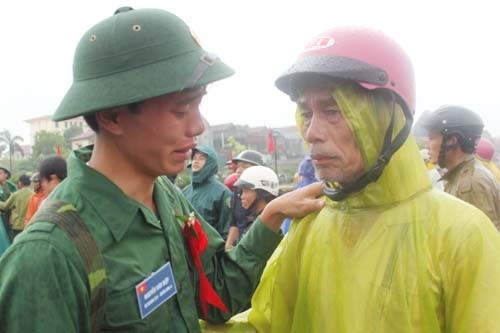 Bố ở nhà nhớ giữ gìn súc khỏe. Con ổn mà!