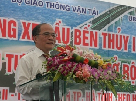 Chủ tịch Quốc hội Nguyễn Sinh Hùng biểu dương sự cố gắng của các CBCNV ngành GTVT Chủ tịch Quốc hội Nguyễn Sinh Hùng biểu dương sự cố gắng của các CBCNV ngành GTVT