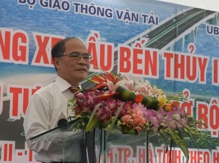 Chủ tịch Quốc hội Nguyễn Sinh Hùng biểu dương sự cố gắng của các CBCNV ngành GTVT