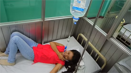 Đừng cứ mệt là truyền “nước biển” ảnh 1