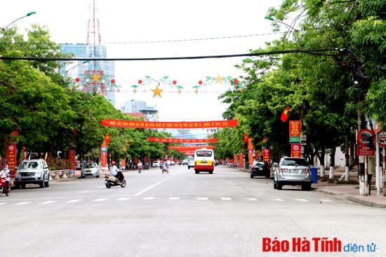 Đường phố trang hoàng, sạch đẹp