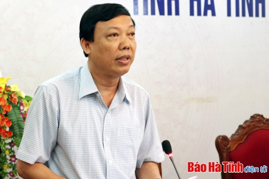 Phó Giám đốc Sở Tư pháp Văn Đình Minh đại diện cho điểm cầu Hà Tĩnh trình bày tham luận về tình hình triển khai và các giải pháp nhằm bảo đảm thi hành hiệu quả Luật Hộ tịch trên địa bàn tỉnh Phó Giám đốc Sở Tư pháp Văn Đình Minh đại diện cho điểm cầu Hà Tĩnh trình bày tham luận về tình hình triển khai và các giải pháp nhằm bảo đảm thi hành hiệu quả Luật Hộ tịch trên địa bàn tỉnh