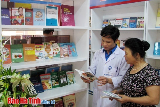 Đội ngũ y bác sỹ BVĐK TP Hà Tĩnh thường xuyên trau dồi tay nghề, y đức để phục vụ tốt công tác chăm sóc sức khỏe cho nhân dân