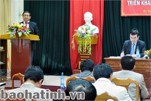 Phó Chủ tịch UBND tỉnh Lê Đình Sơn yêu cầu Sở Xây dựng sớm ban hành cơ chế bồi thường để có cơ sở đền bù, áp dụng cho các dự án trọng điểm của tỉnh...