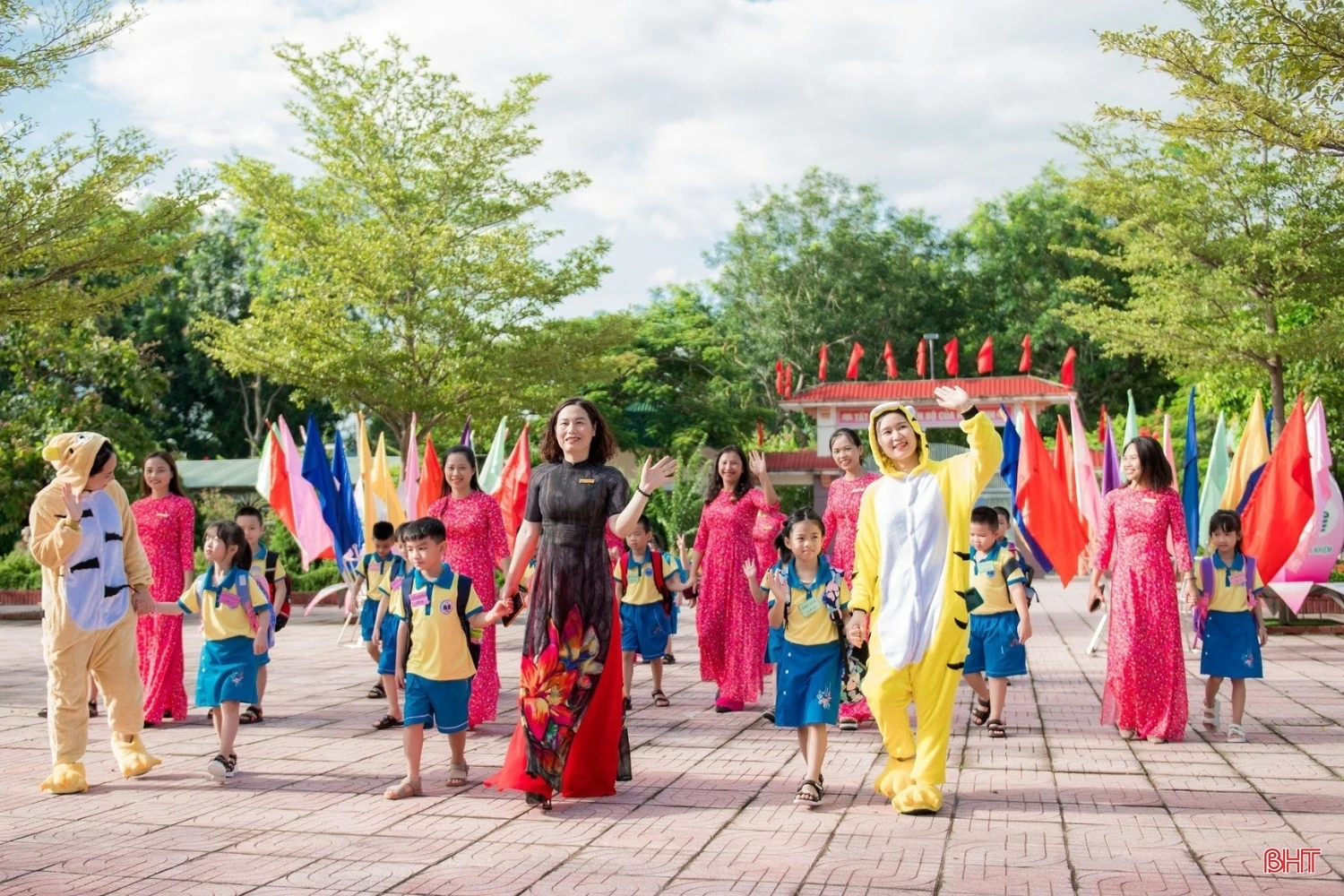 Những câu chuyện ấm áp dưới mái trường (bài cuối): Sự chuẩn mực, tri thức và tình yêu thương làm nên môi trường giáo dục nhân văn