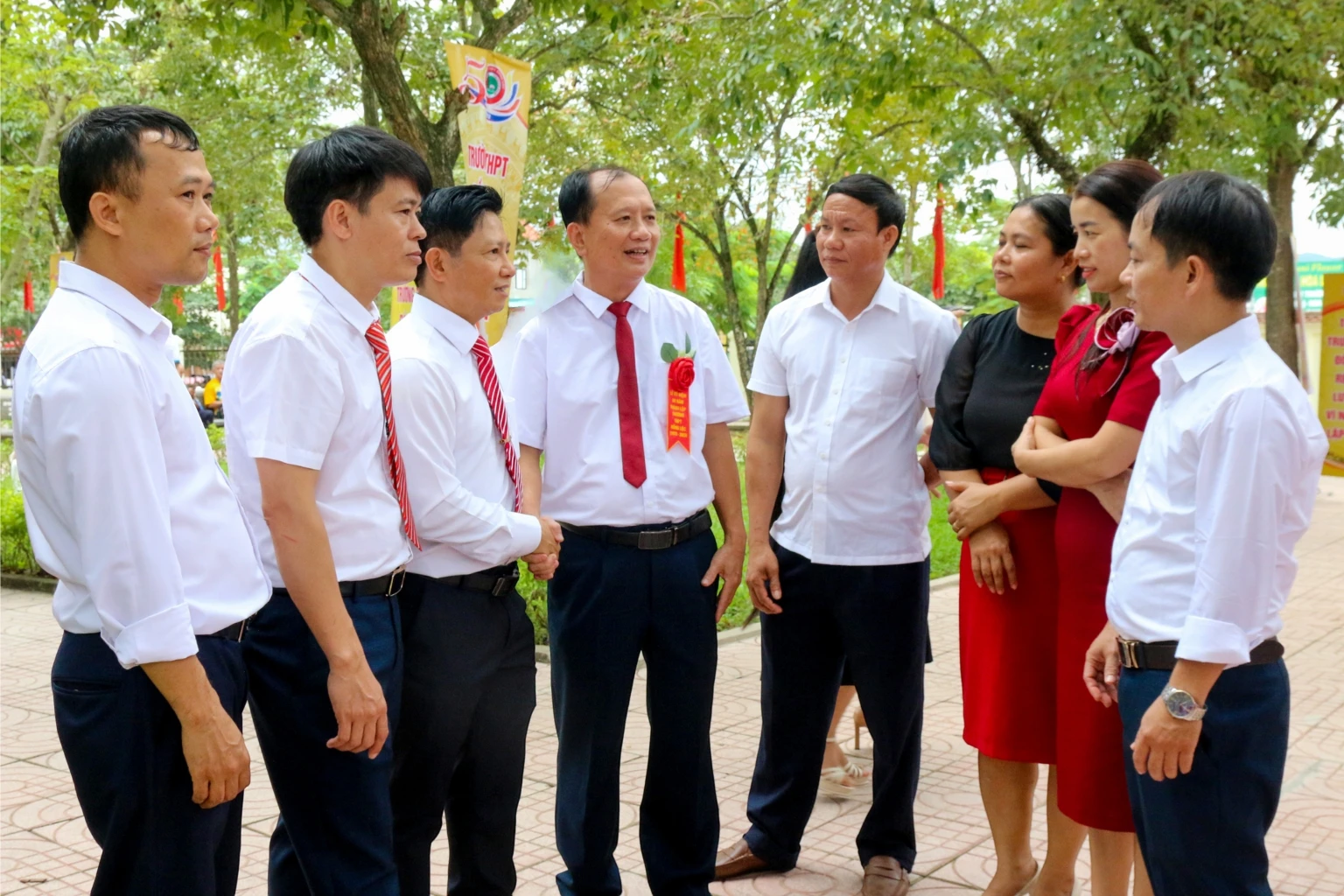 Những câu chuyện ấm áp dưới mái trường (bài 3): Tri ân trường cũ, tiếp sức những ước mơ xanh