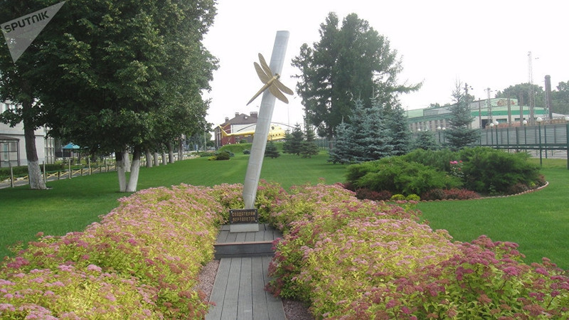 photo ben trong mot nha may san xuat may bay truc thang cua nga