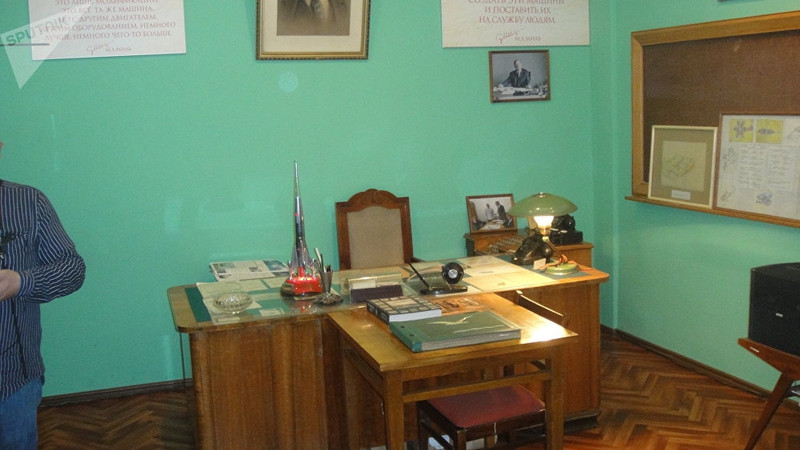 photo ben trong mot nha may san xuat may bay truc thang cua nga