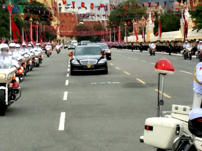 photo tong bi thu bat dau chuyen tham cap nha nuoc campuchia