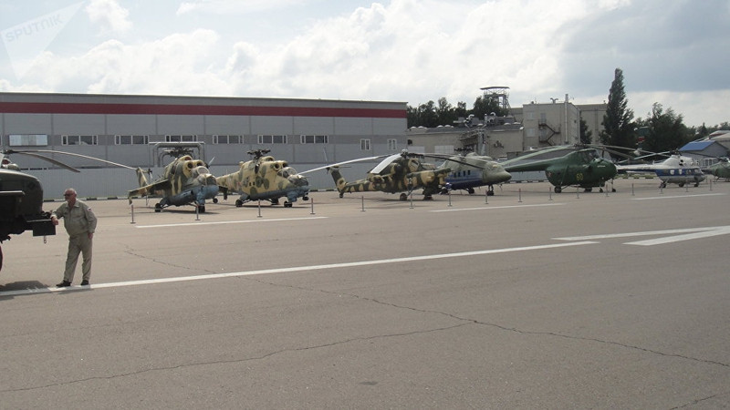 photo ben trong mot nha may san xuat may bay truc thang cua nga