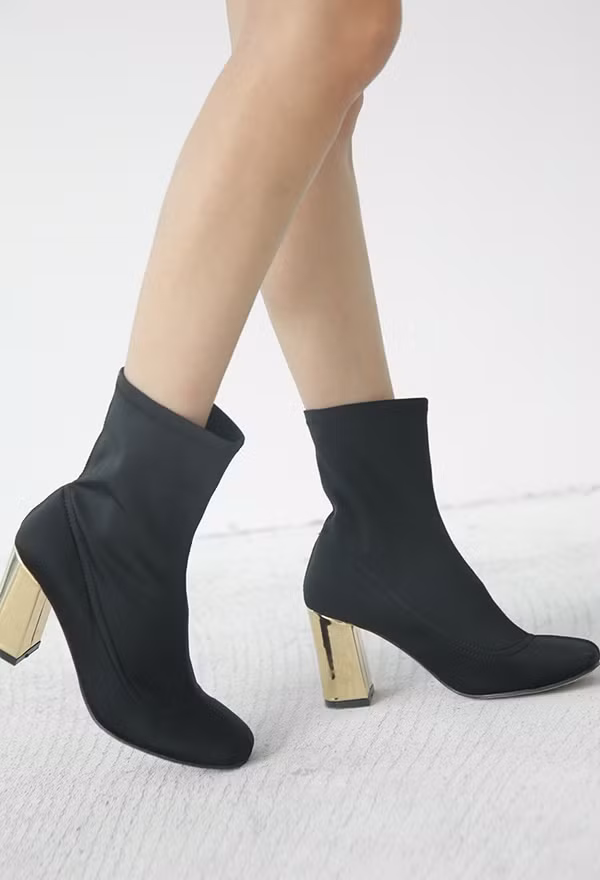 5 kieu giay dep giup ban tre trung quen tuoi tac