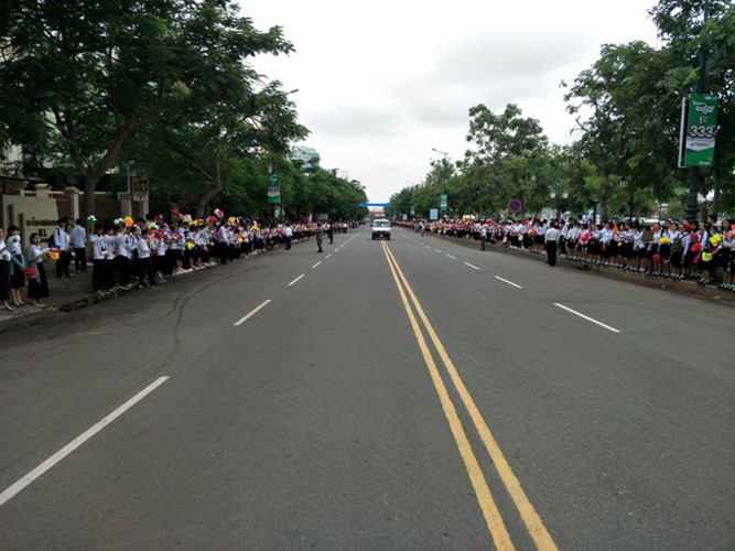 photo tong bi thu bat dau chuyen tham cap nha nuoc campuchia