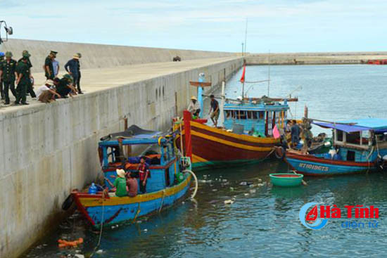 ha tinh truc vot thanh cong 2 tau ca bi chim trong bao so 2