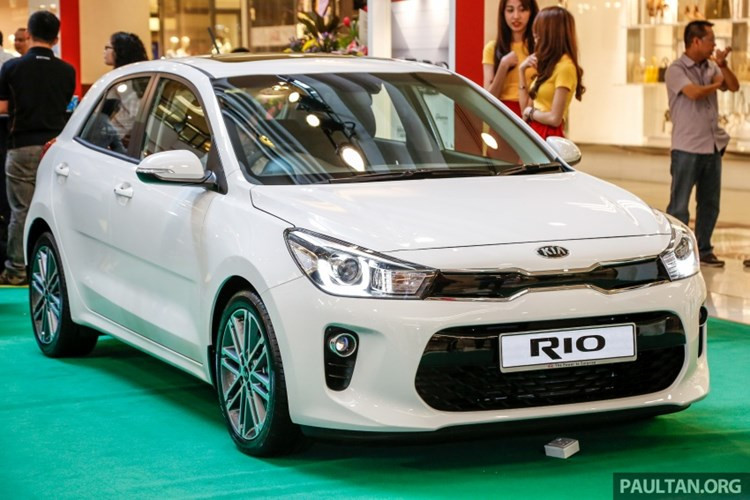 kia rio 2017 chot gia 424 trieu dong
