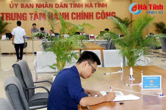 trung tam hanh chinh cong ha tinh tiep nhan 511 ho so thu tuc cua cong dan