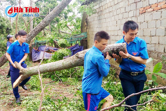 xan tay giup dan khac phuc hau qua mua bao