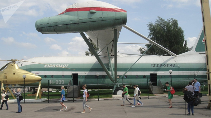 photo ben trong mot nha may san xuat may bay truc thang cua nga